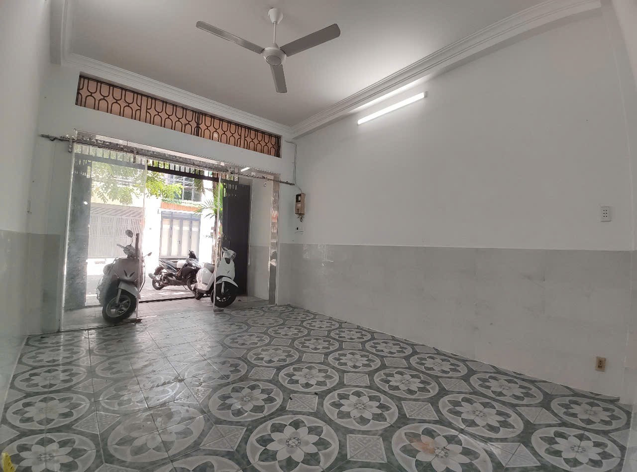 BÁN NHÀ 3 TẦNG, 71M2, LÊ NIỆM, TÂN PHÚ, GIÁ 1.3 TỶ - VỊ TRÍ VÀNG, SỔ HỒNG CHÍNH CHỦ