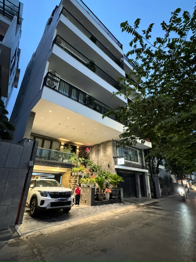 BÁN NHÀ NGUYỄN HOÀNG TÔN, TÂY HỒ. 83M2 6 TẦNG MT 5M GIÁ 29,7 TỶ- OTO TRÁNH- 1 NHÀ RA PHỐ- KINH DOANH- NHÀ ĐẸP DÂN XÂY