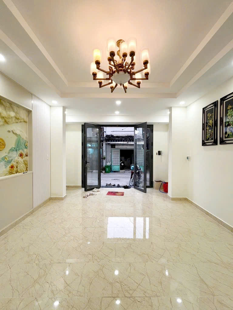 BÁN NHÀ 1 TRỤC HẺM XE HƠI NGAY NGÃ TƯ 4 XÃ- GẦN KỀ Q6-5x 20m NỞ HẬU-6PN- 5WC-NHỈNH 6* TỶ