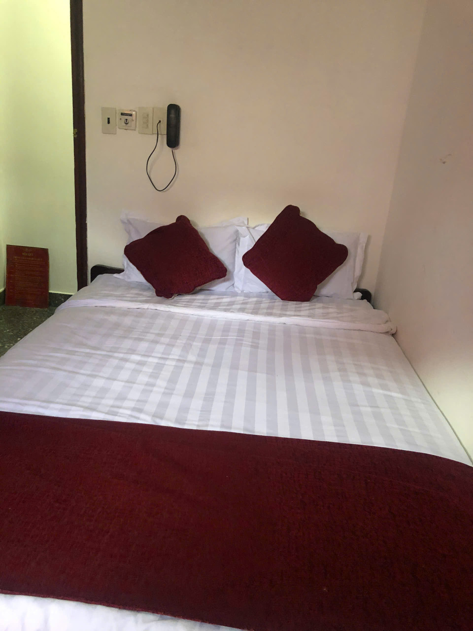 bán khách sạn đẹp đường Nguyễn Thiện Thuật  dt 100m² Giá bán: 35 tỷ lh e thành hồng