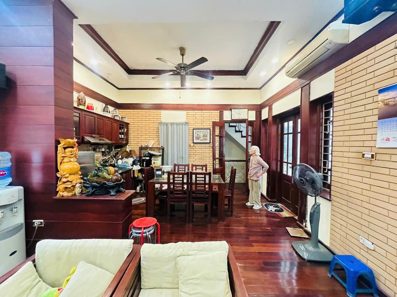NGUYỄN TRÃI TRUNG TÂM QUẬN 72M CHỈ 11 TỶ, MẶT TIỀN QUYỀN LỰC - NGÕ ĐẸP - GẦN PHỐ - GẦN Ô TÔ - TIỆN ÍC BẠT NGÀN