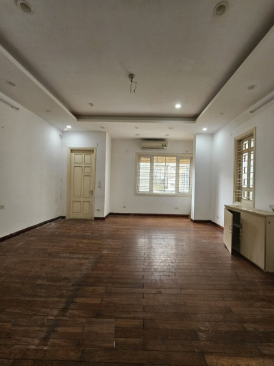 MẶT PHỐ NGUYỄN CHÁNH, CẦU GIẤY, LÔ GÓC, ĐƯỜNG  Ô TÔ TẢI QUAY ĐẦU TRƯỚC NHÀ, MẶT TIỀN HƠN 5M, Ô TÔ DỪNG ĐỖ CẢ NGÀY
