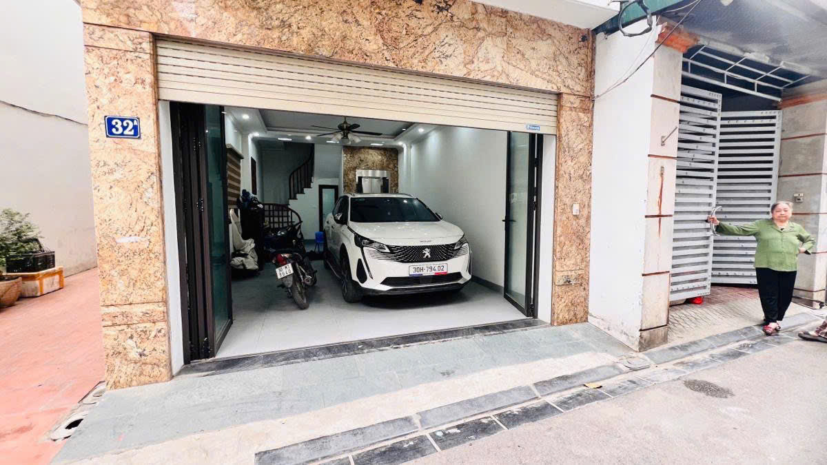 Nhà lôc góc Ngọc Thuỵ, 51/60m2, 5 tầng, MT 5m, thang máy, gara ô tô, ngõ kinh doanh, giá 13.8 tỷ