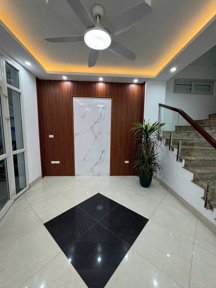 NHỈNH 5 TỶ CÓ NGAY 48M NHÀ NGÔ GIA TỰ - LÔ GÓC - FULL CÔNG NĂNG - VÀI BƯỚC RA VƯỜN HOA - CÔNG VIÊN, BIGC LONG BIÊN.