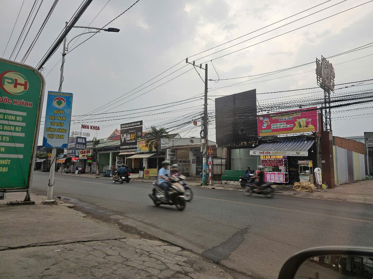 đường 22 /12  mặt Tiền Kinh Doanh Thuận Lợi