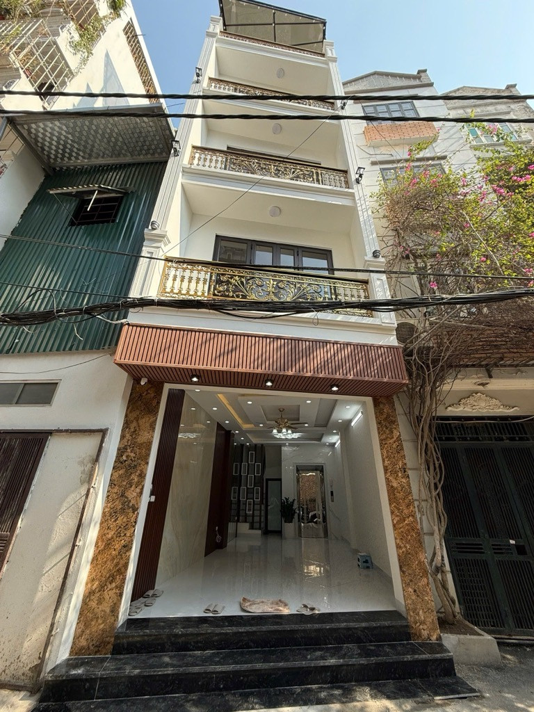 Bán nhà Tân Mai, Nguyễn Chính 5 tầng thang máy ngõ, thông, ô tô tránh 40m2 giá 10.9 tỷ
