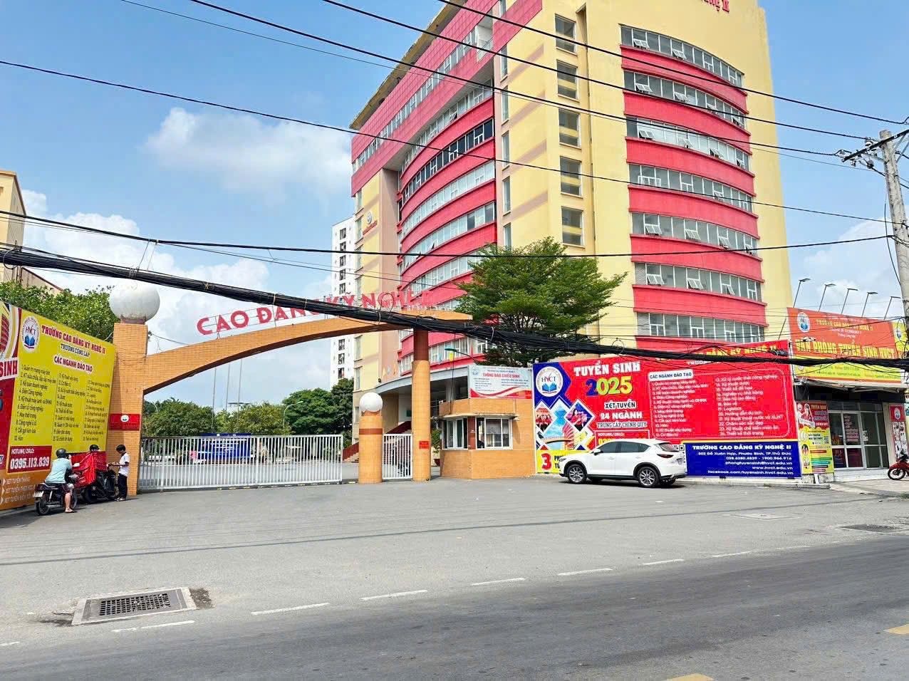 Dt: 240m2 ngang 8,25 vuông Vức Hiện Trạng:  nhà 1 trệt 1 lầu  Tiện Ích Đầy Đủ, Đối diện Trường Cao Đẳng Thích hợp xây toà nhà văn phòng, Trụ Sở Bank… Giá:  47tỷ  #phướcbình #villapark #melosa #lucasta #merita #riovista #giahòa #khang điền #anthiênlý #park