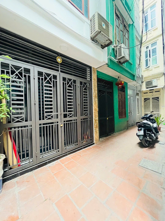 Bán Nhà Ngõ Rộng  Ở Ngay Ngã Tư Sở 5 tầng 3pn Chỉ 6,5 tỷ Thanh Xuân