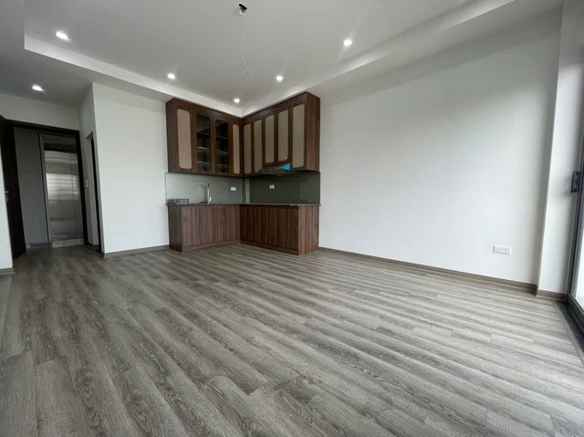 BÁN NHÀ MỞI LUÔN Phố  Kim Quan-Long Biên  40 m2,X  6 tầng, mặt tiền  4m, 7.6 tỷ.