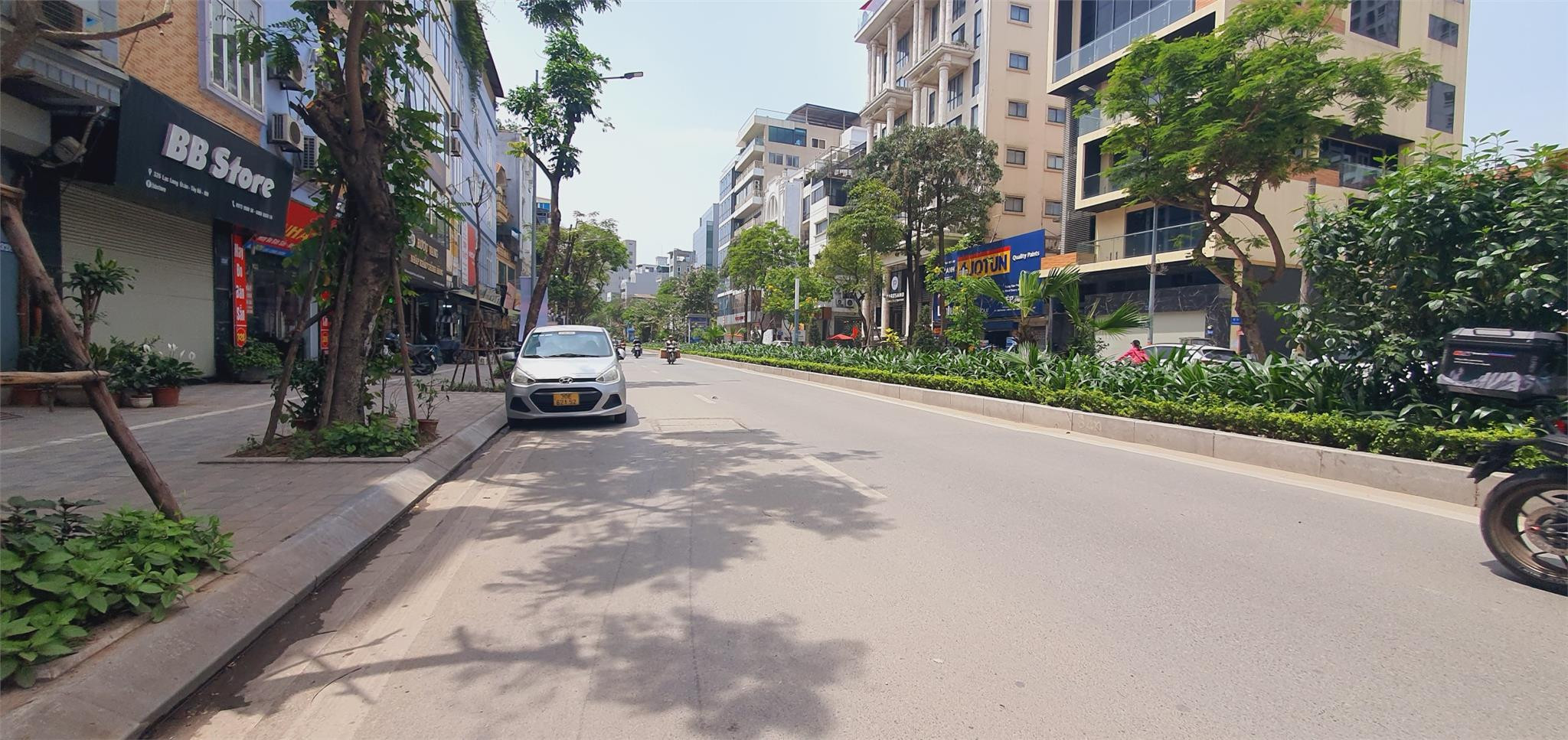 Bán nhà mặt phố Lạc Long Quân  vỉa hè , kinh doanh, thang máy ,view Hồ Tây 65m 7tầng MT 6m 45tỷ