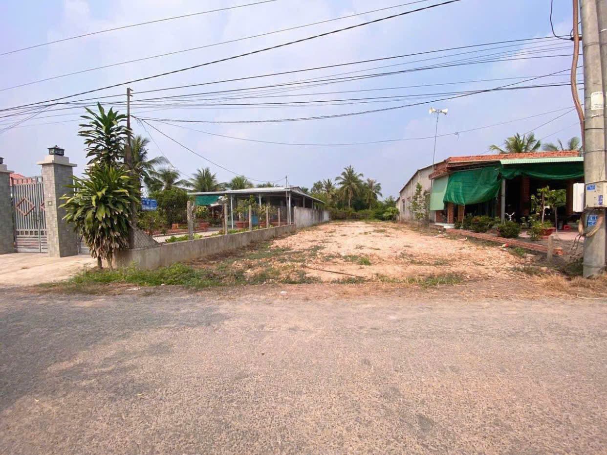 KẸT TIỀN BÁN 250M2 ĐẤT THỔ CƯ MẶT TIỀN ĐƯỜNG NHỰA SHR, SÁT CHỢ, TRƯỜNG HỌC, DÂN ĐÔNG. GIÁ 520TR