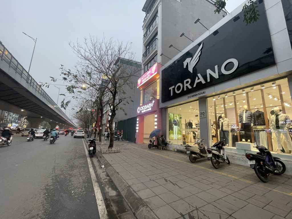 MẶT PHỐ NGUYỄN VĂN CỪ 90M2 MẶT TIỀN RỘNG 8.2M - LÔ GÓC - VỈA HÈ RỘNG
