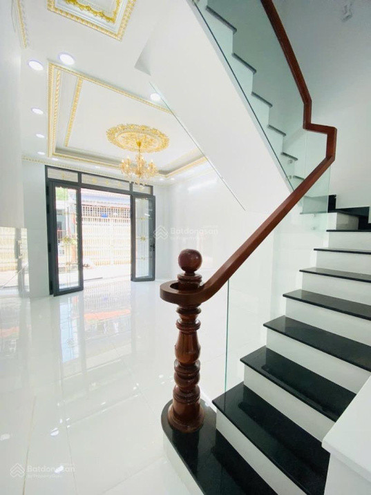 BÁN NHÀ  CẠNH CHỢ VẠN NGUYÊN - BÌNH ĐÔNG , Q.8.  5 TẦNG 6PN GIÁ NHỈNH 5 TỶ