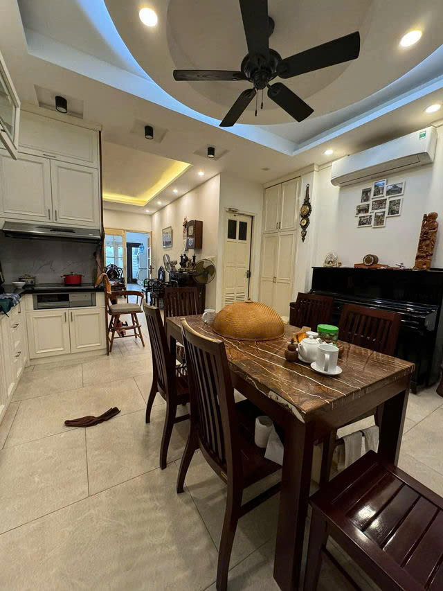 Nhà phân lô Kim Giang, ô tô tránh, đỗ cửa cả ngày DT 100 m, 4,5 tầng, MT:4,7m chào giá 29,7 tỷ
