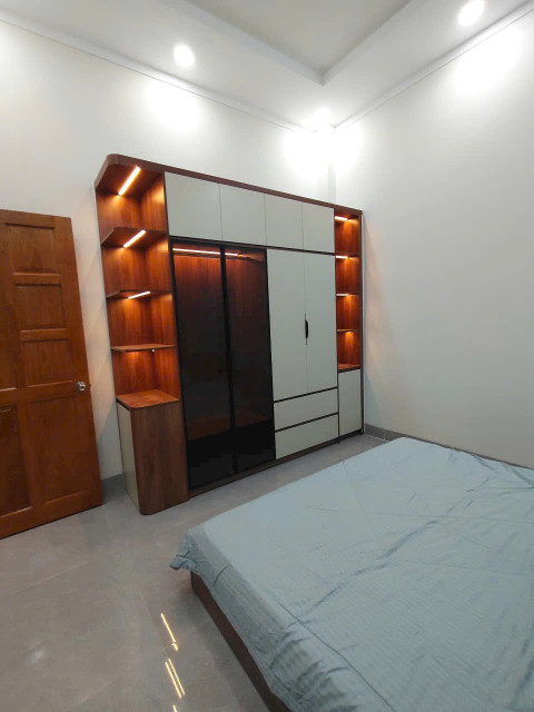 KẸT TIỀN NGÂN HÀNG CẦN BÁN GẤP CĂN NHÀ PHỐ ĐÃ HOÀN CÔNG NHÀ MỚI DỌN VÀO Ở NGAY