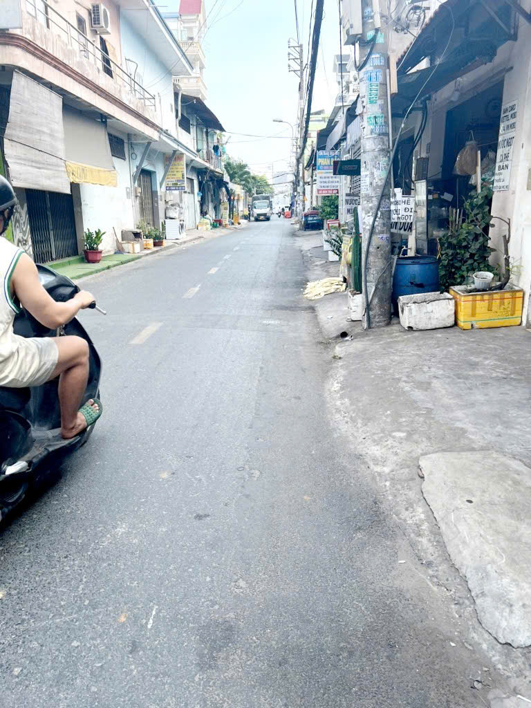 BÁN NHÀ MẶT TIỀN KINH DOANH NGAY LÊ VĂN QUỚI GẦN NGÃ TƯ 4 BỐN XÃ-60M2 CHỈ NHỈNH 4 TỶ