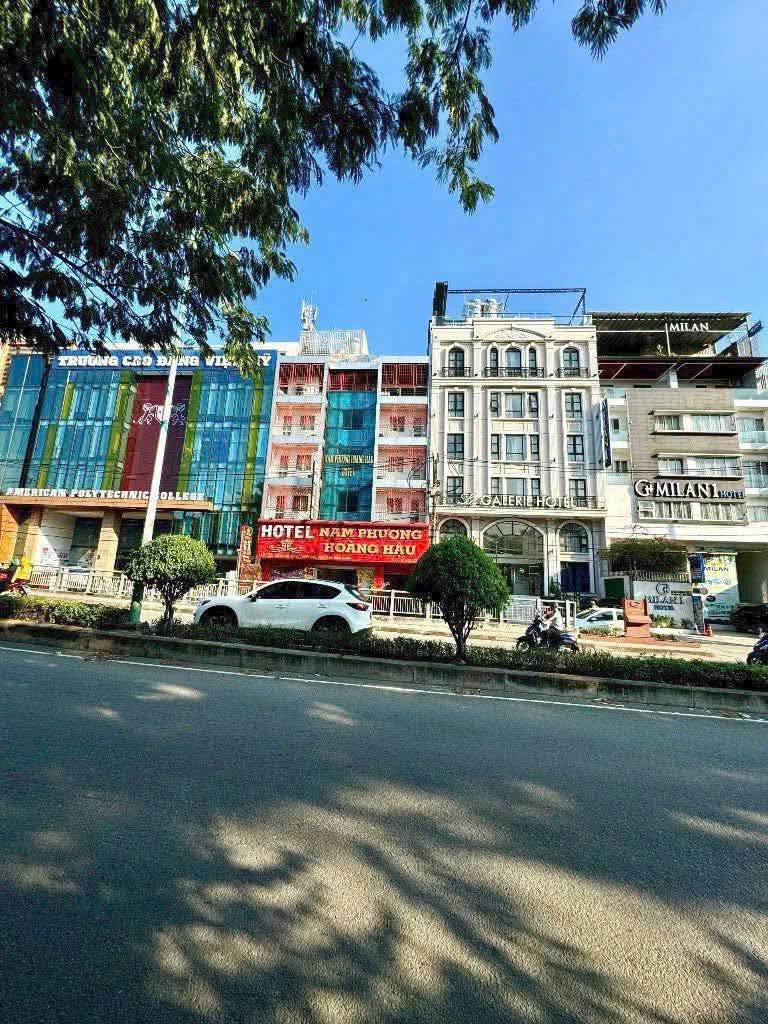 SIÊU KHÁCH SẠN 50 PHÒNG VIEW CÔNG VIÊN - THU NHẬP 300 TRIỆU/THÁNG - BÁN GẤP 77 TỶ