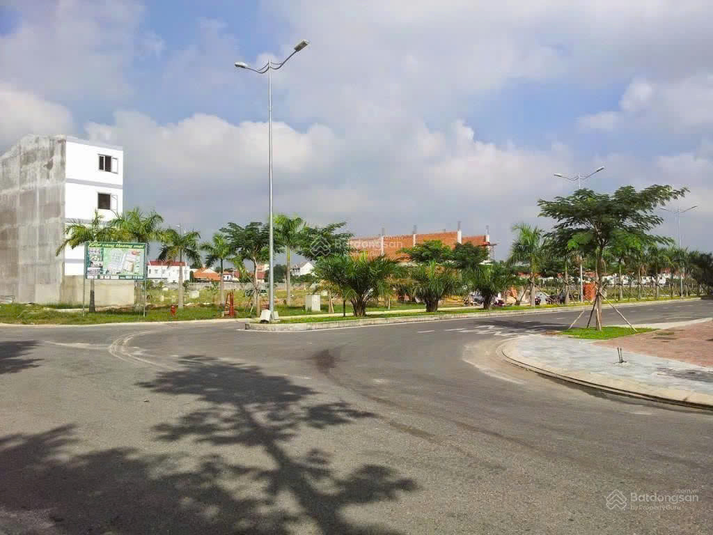 QUÁ LÀ ĐẸP ! Lô đất 100m2 ngay MT Nguyễn Duy Trinh, Long Trường, Quận 9, Sổ riêng - Giá chỉ 2.39 TỶ