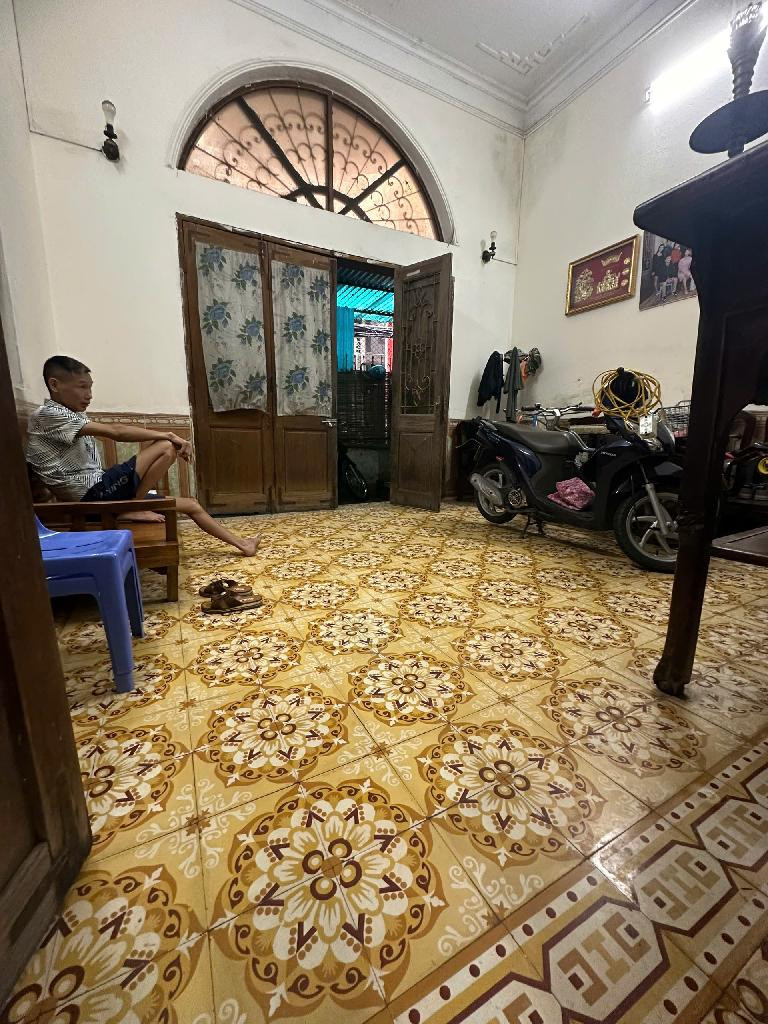Bán nhà Đội Cấn, Ba Đình, ngõ thông, 82m2, 2 tầng, Mt 6m, chỉ 13.5 tỷ