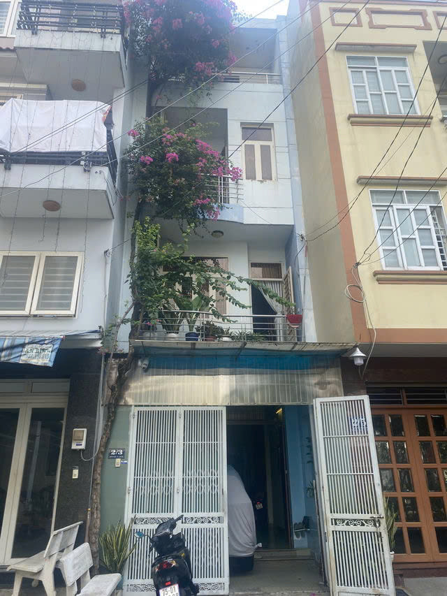 GIÁ MỀM NHẤT TÂN BÌNH : 9.5 TỶ - Nguyễn Sỹ Sách - 📐Kết cấu: 4 x 16 DT 63 Vuông Vức- 1 trệt, 2 lầu, sân thượng chắc chắn. Công năng ,1 phòng khách rộng ,1 phòng bếp, 4 phòng ngủ lớn, 3 WC - TEL: 077 888 5818 CHUYÊN BĐS SÀI GÒN