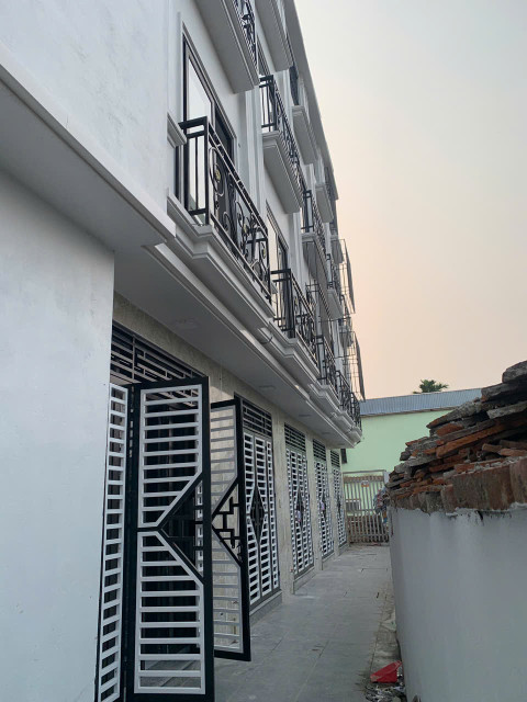 🏡🏡 Chỉ còn 2 căn duy nhất ngay gần ngã 3 trường Tiểu Học Phụng Châu - giá 2.5 tỷ ngõ 3.5