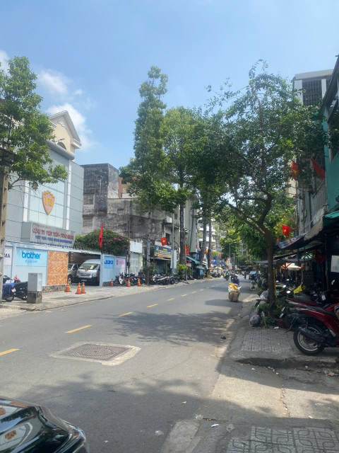 *NHÀ MỚI ĐẸP- HẺM 4MH- SÁT MẶT TIỀN CAO ĐẠT-TRẦN BÌNH TRỌNG 3TẦNG, VÀO Ở NGAY