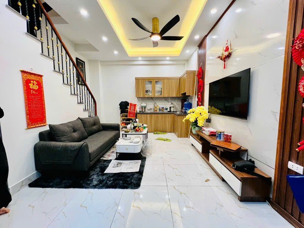 Nhà riêng sát phố, công viên, đẹp và hiếm, trung tâm quận Hai Bà Trưng, 28m2, 4 tầng, 3 ngủ, giá chỉ hơn 5 tỷ xíu