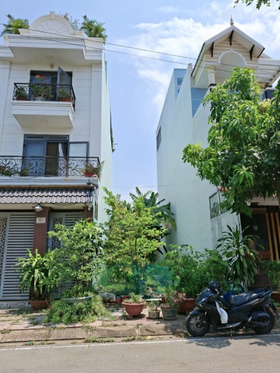 Bán đất mặt tiền đường số 10M, ngay công viên, Phân lô 5mx25m, phù hợp xây nhà cao tầng để ở hoặc CHDV cho thuê giá cao.