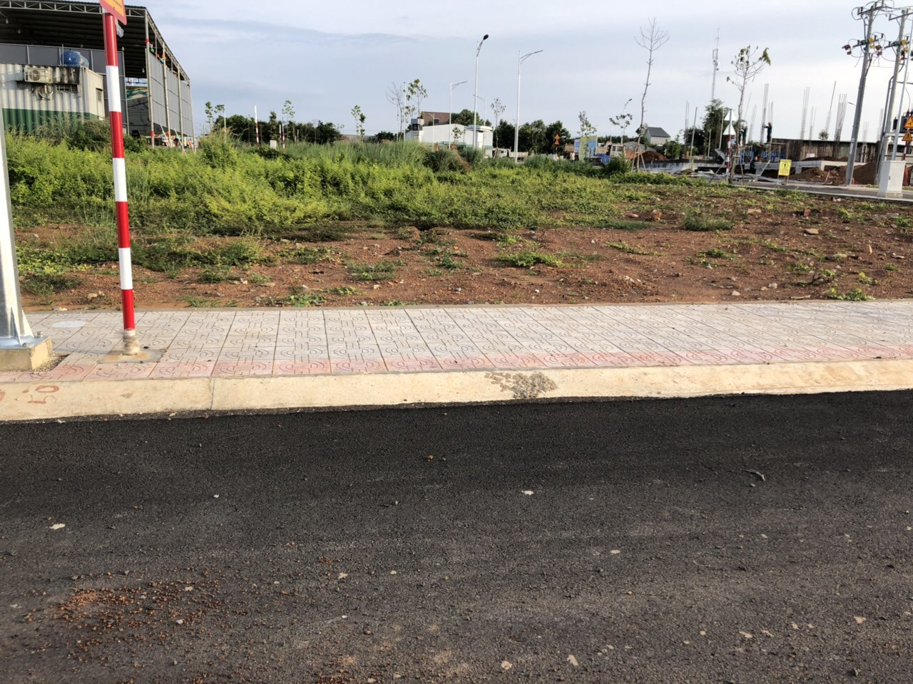 SANG GẤP 250M2 ĐẤT Ở GẦN KHU CÔNG NGHIỆP ĐANG HOẠT ĐỘNG, GẦN CHỢ. GIÁ 220 TRIỆU