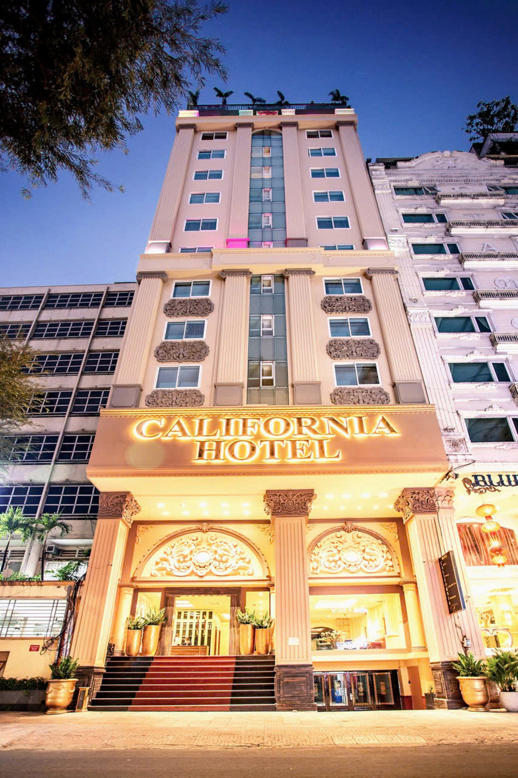 Bán khách sạn 4* California Hotel 52- 54 Thủ Khoa Huân P. Bến Thành, Quận 1