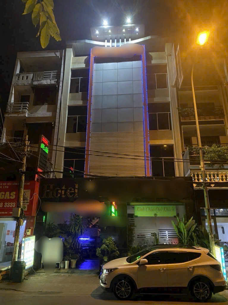 ĐỊNH CƯ NƯỚC NGOÀI – CẦN NHƯỢNG KHÁCH SẠN 7 TẦNG ĐANG KD TỐT – MT HÀ HUY GIÁP