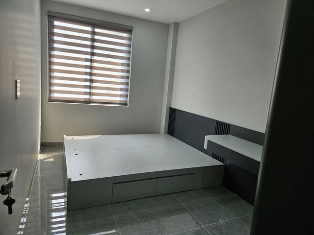 NHÀ MỚI Ô TÔ VÀO NHÀ KINH DOANH Phố Ngọc Lâm-Long Biên  39m2,X 6 tầng, MT 5m, 14 tỷ.
