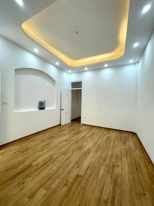 BÁN NHÀ ĐẸP PHÂN LÔ Ô TO CHÁNH Nguyễn Trng Tiền- Đống Đa  54mâ,X 5 tầng,22.5 tỷ.