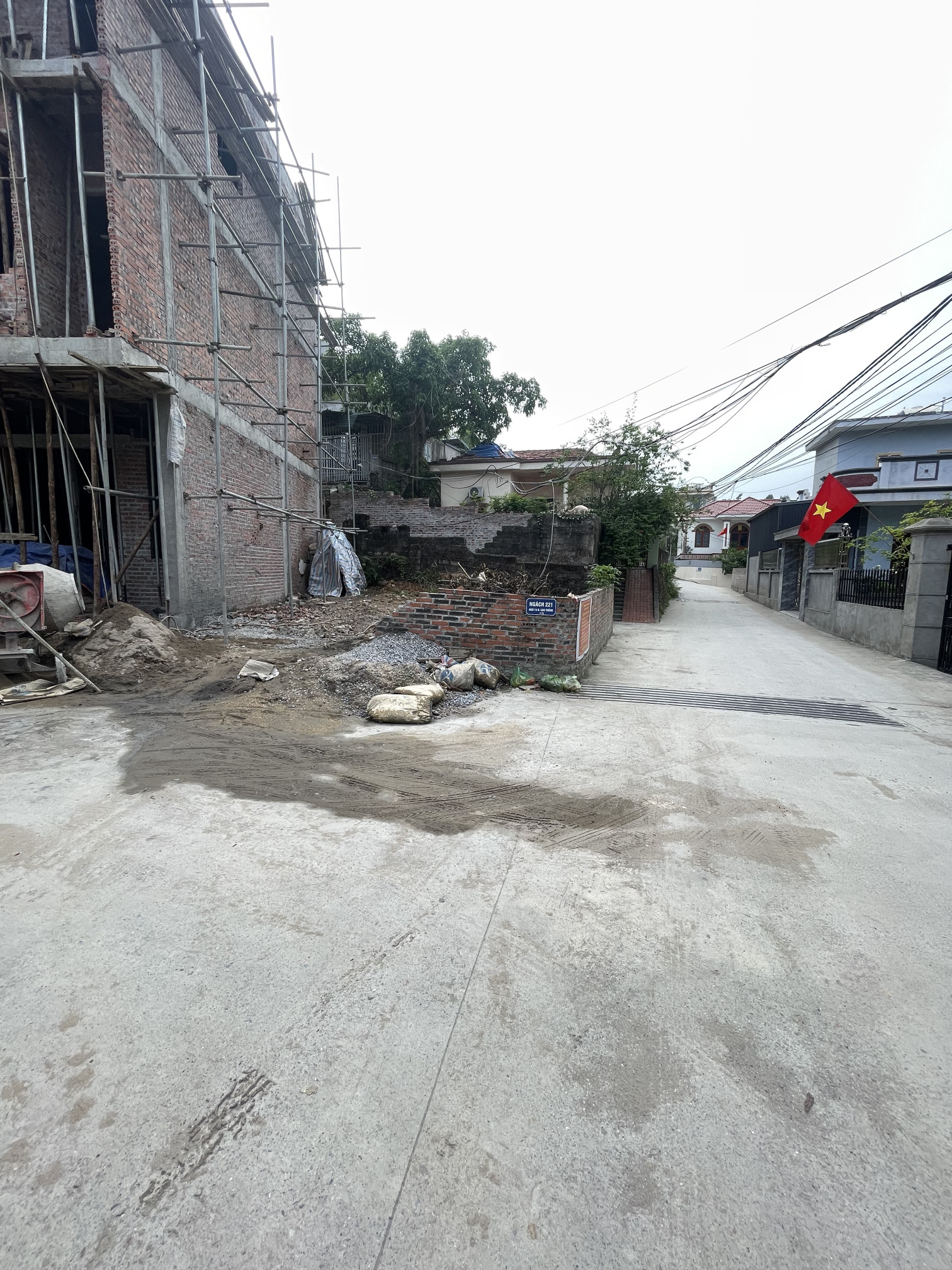TÀI CHÍNH HƠN 2 TỶ SỞ HỮU LÔ ĐẤT NGÕ 14,CAO THẮNG,HẠ LONG