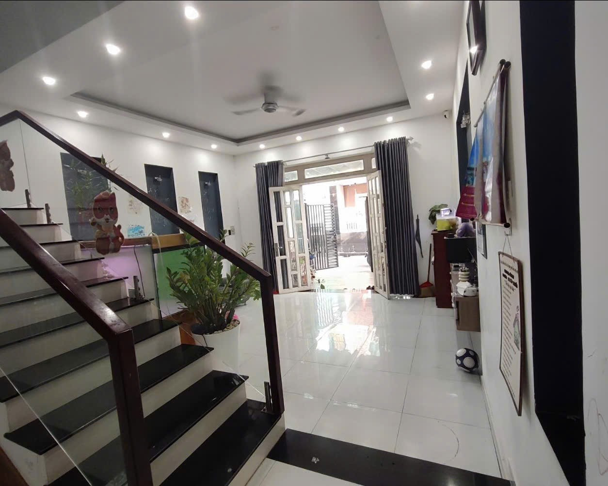 TT Q7 hàng xóm KĐT PHÚ MỸ HƯNG, 4 tầng, ngang 5m, chỉ hơn 7 tỷ, hẻm 4m Huỳnh Tấn Phát