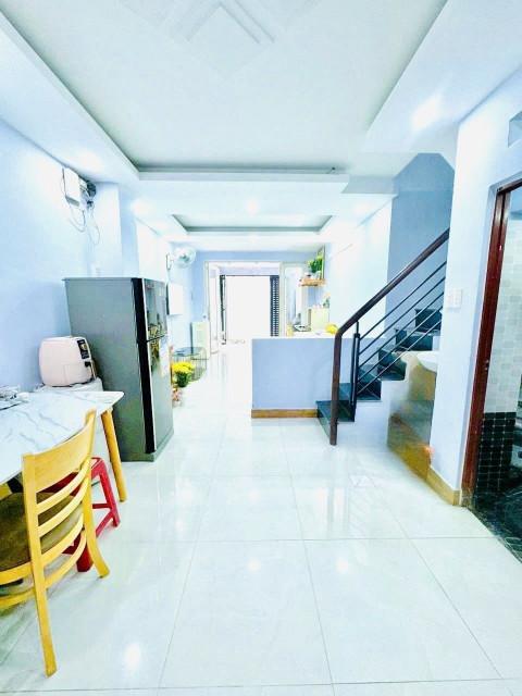 CHÍNH CHỦ CẦN BÁN GẤP NHÀ 4 TẦNG NGAY EMART 2- GÒ VAP -6 PHÒNG, DÒNG TIỀN 20triệu/tháng, HẺM XE HƠI- CHỈ 5.98 TỶ-