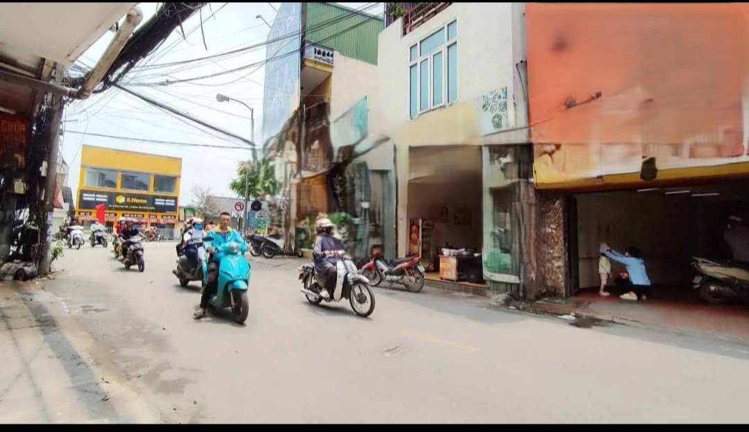 Cho thuê MBKD Mặt Phố Đại Từ 35m2 + gác xép KD sạch 9.5 Triệu