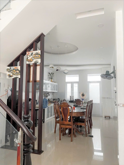 GIẢM GIÁ 200TR BÁN NHÀ 3 TẦNG FULL NỘI THẤT TẠI HÒN XỆN