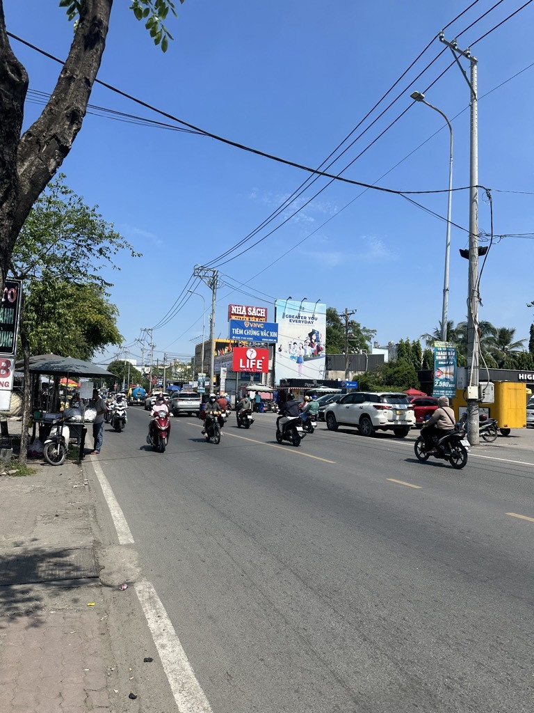BÁN GẤP MẶT TIỀN HXH PHẠM HÙNG GẦN SATRA, BÌNH HƯNG DT: 87M2 (4.2X21M), 2 Tầng, CHỈ 5.2 TỶ.