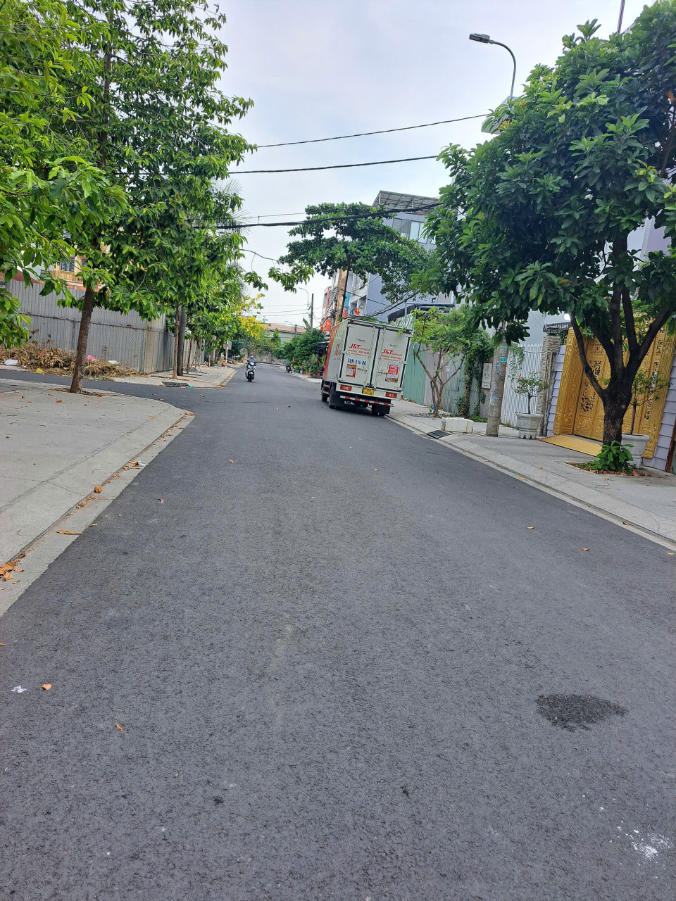 BÁN NHÀ 4 TẦNG ĐẸP – SÁT CÔNG VIÊN THOÁNG MÁT – QUẬN 8
Diện tích: 5x20m, giá 9.6 tỷ