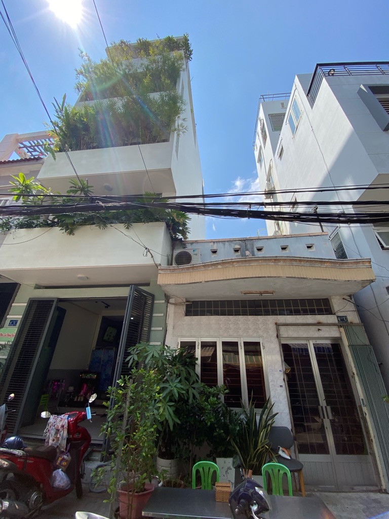 Nhà bán trệt, lầu - hẻm 8m xe tải chợ Rạch Ông đường Nguyễn Thị Tần P2Q8. 7tỷ8 TL 64.8m2-(4,3 x 15)