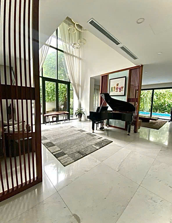 Bán biệt thự lô góc Hoa Sữa Vinhome Riverside Long Biên rộng 600m view sông có bể bơi