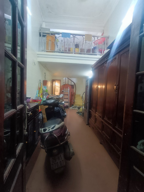 Cho thuê nhà Phố Giải Phóng 4 tầng x 30m2, 2 ngủ, 9 Triệu ở gđ, nhóm đi làm ít người