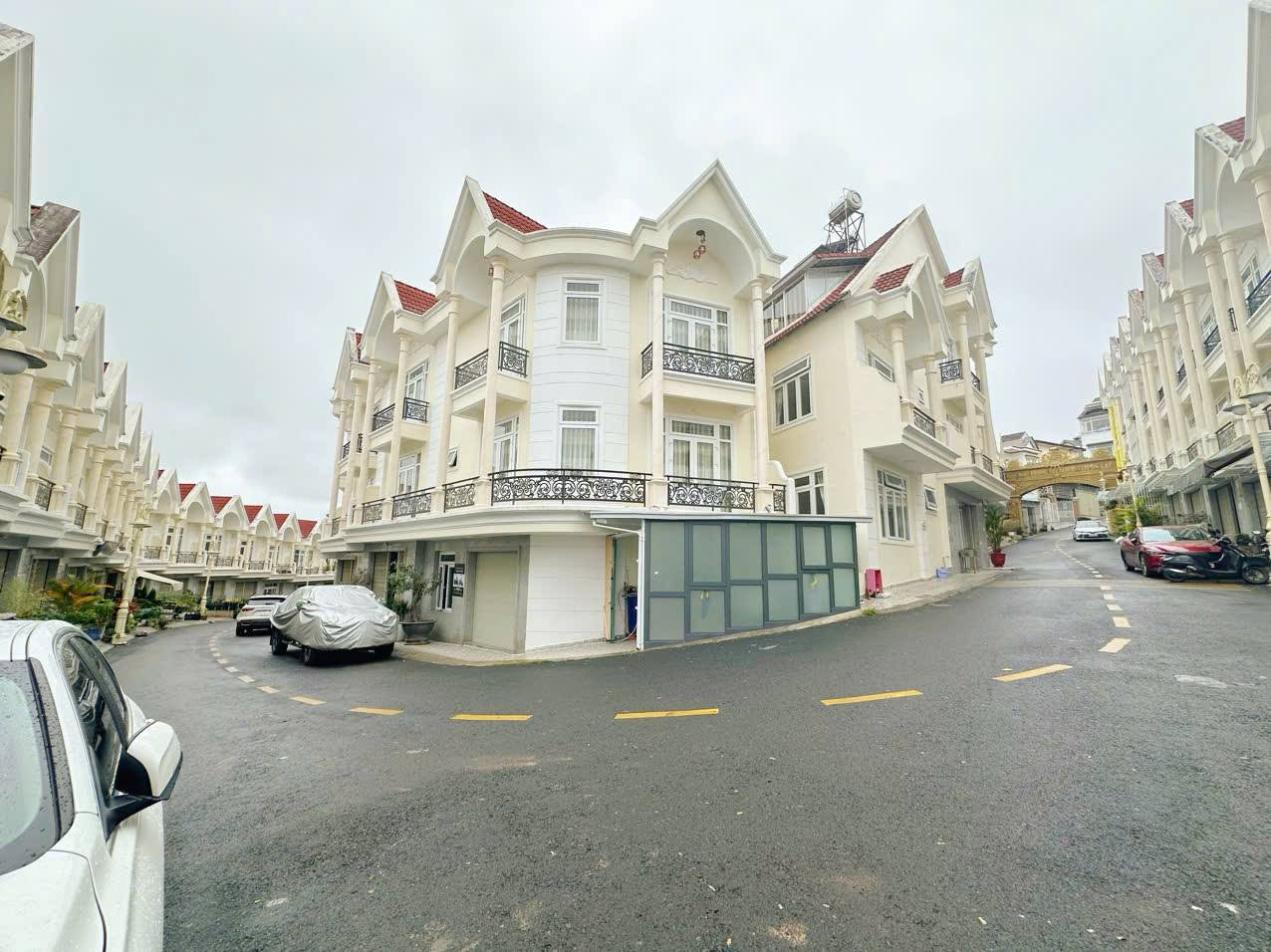 CHO THUÊ HOMESTAY FULL NỘI THẤT KHU GOLDEN HILLS P4 TP ĐÀ LẠT 15TR/THÁNG
