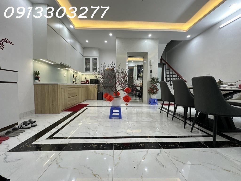 BA BƯỚC RA PHỐ - HỘ KHẨU HAI BÀ - 1 CĂN ĐỘC LẬP - 5 TẦNG THANG MÁY - NGÕ THẲNG - NGAY NGÃ TƯ CHỢ MƠ - 34M² - MẶT TIỀN 5.5M