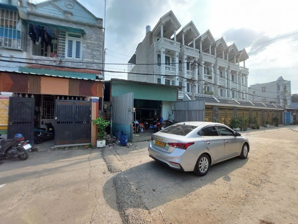 Bán gấp 125m2, 6 x 21, Nhà C4 cho thuê 12 tr/ T, đuòng 8m,  Lê Văn Khương, Q12