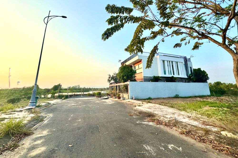 BÁN 2 SỔ 2.500M2 SẴN 200 THỔ CƯ THÔNG THẲNG CỔNG KHU CÔNG NGHIỆP 460TR