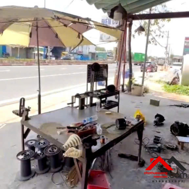 Cho thuê mặt bằng, xưởng sản xuất 850m² gần cây xăng Kim Hằng, Tân Uyên, BD. Giá rẻ. Liên hệ: Chothuexuongmiennam.com - 0366632092