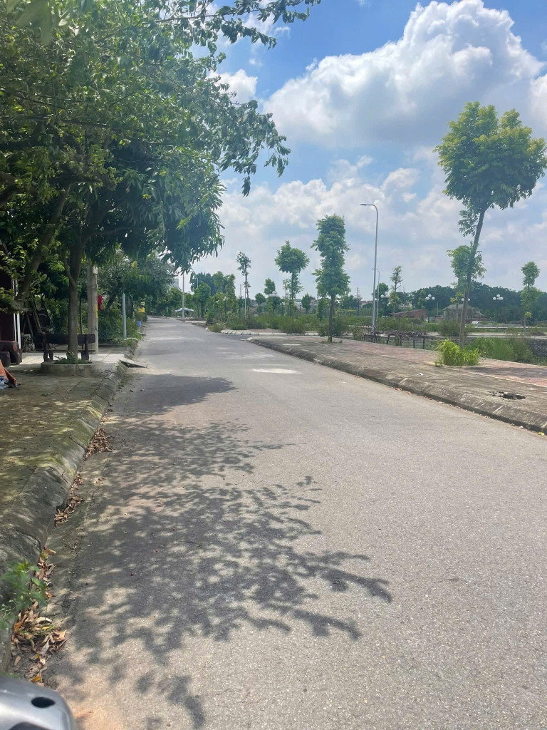 63,9m2 Đồng Súc, Trung tâm TT Phùng- cách ql32 200M - VỈA HÈ Ô TÔ TRÁNH  chỉ 9x