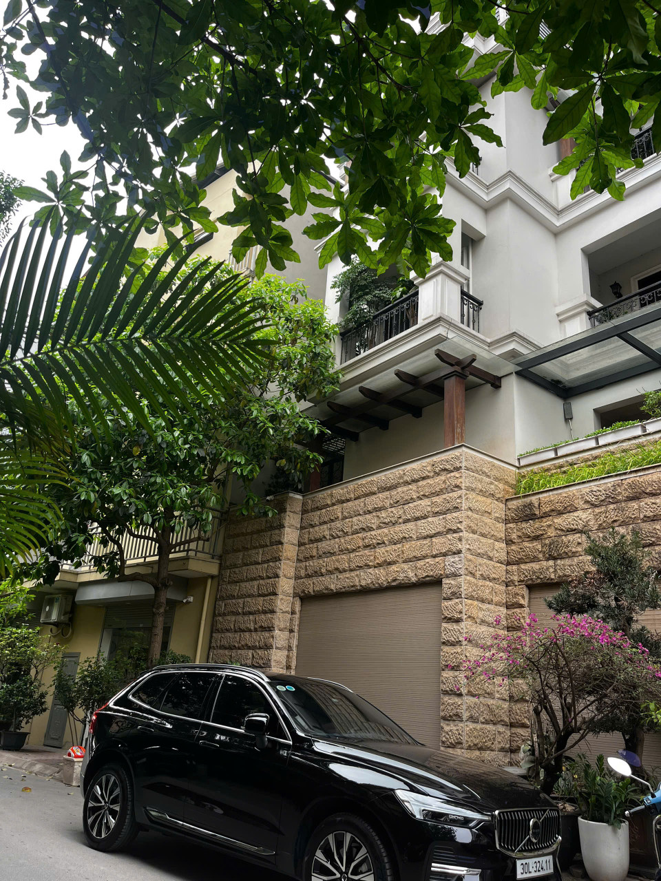 Bán nhà Văn Cao - nhà đẹp ở ngay - 50m MT 5m, cách 1 nhà ra ô tô dừng đỗ, chỉ nhỉnh 11 tỷ